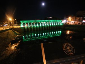 Milli takıma ve Konyaspor’a Tarihi Taşköprü’den aydınlatmalı destek