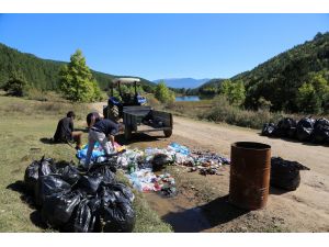 Kamp alanından 4 günde 3 kamyon çöp toplandı