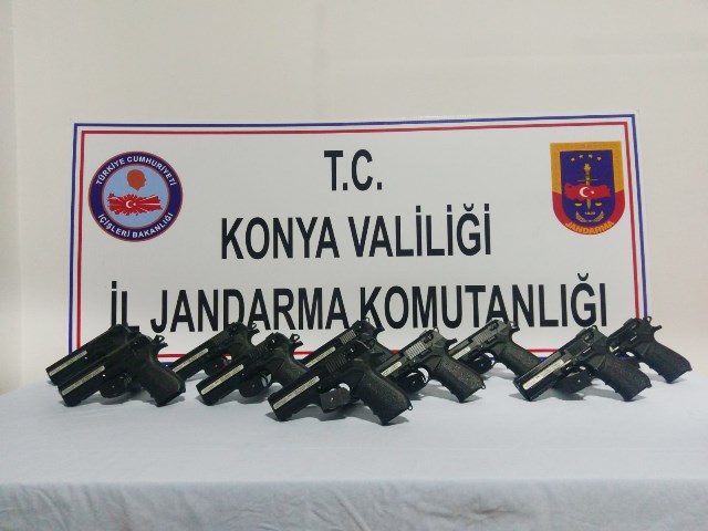 Konya’da kurusıkıdan gerçeğe dönüştürülen 10 tabanca ele geçirildi