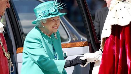 İngiltere'de 'yüzen saray' tartışması