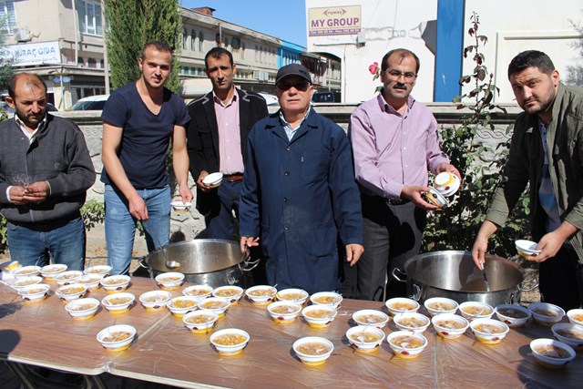 Selçuklu Yemek organizasyon aşure dağıttı