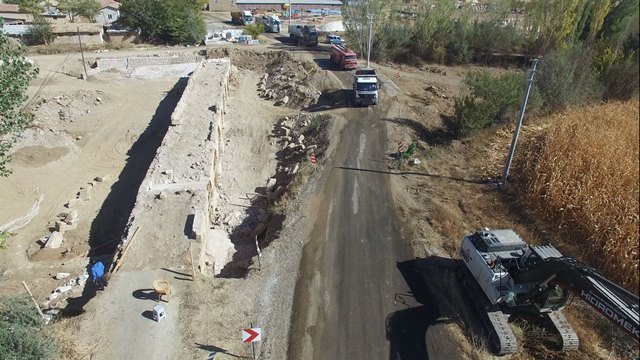 Çumra'da yol genişletme çalışmaları