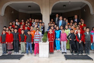 Başkan Kalaycı’nın minik ziyaretçileri