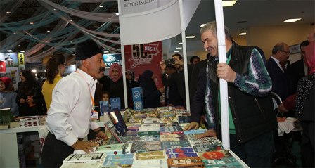 Yazar Yavuz Bahadıroğlu: 'Şu anda Kitap Fuarı’nda birincisiniz'