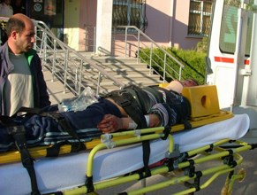 Kamyondan düşen kişi yaralandı