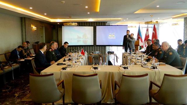 Genelkurmay Başkanı Akar, Azerbaycan Savunma Bakanı ile görüştü