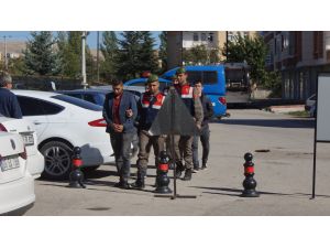 Çubuk'ta hırsızlık yaparken yakalanan 2 kişi tutuklandı