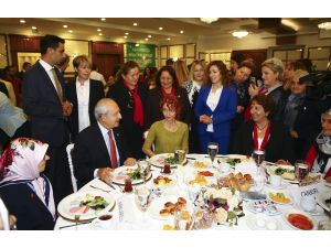 Kılıçdaroğlu kadın muhtarlarla buluştu