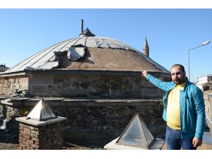 Tarihi hamamın kurşun levhalarının çalınması