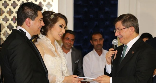 Davutoğlu yeğeninin nikah törenine katıldı
