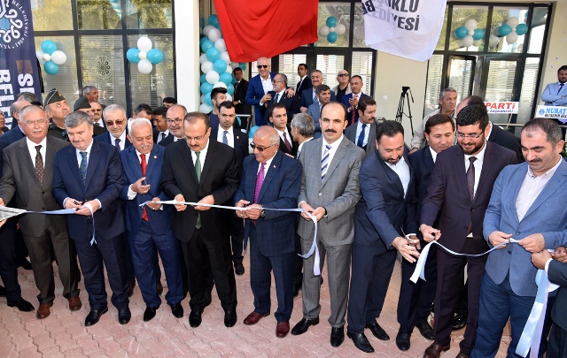Başkan Altay'dan Muhtarlara Anlamlı Hediye