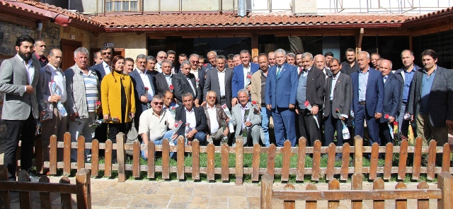 BAŞKAN TUTAL'dan Muhtarlar Onuruna Yemek