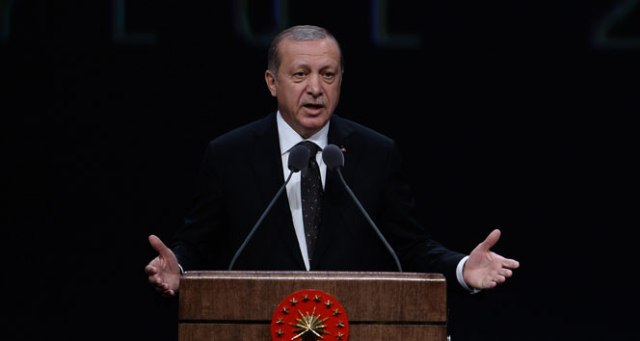 Erdoğan, İstanbul'daki D-8 zirvesinde konuşuyor