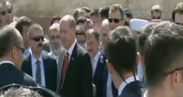 Erdoğan, cuma namazını Bezm-i Alem Valide Sultan Camii'nde kıldı