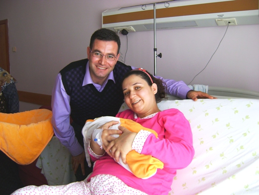 Başarılı yapımcı Süleyman baba oldu