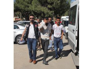 GÜNCELLEME - Uyuşturucuyu oyuncak ayıya ve tuvalet borusuna saklamışlar