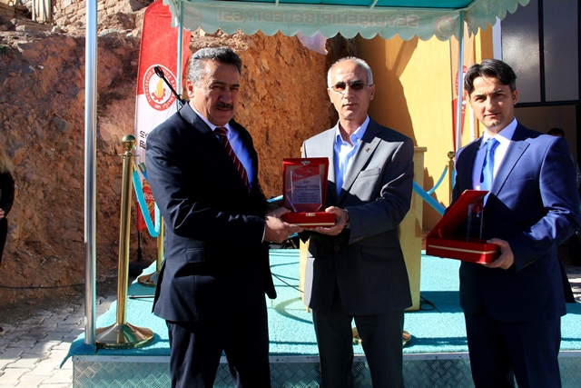 Seydişehir'de Kaymakam ve Belediye Başkanına teşekkür plaketi