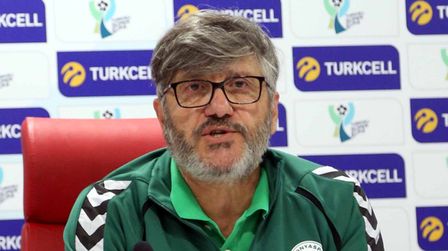 Konyaspor, Reşit Akçay ile yollarını ayırdı