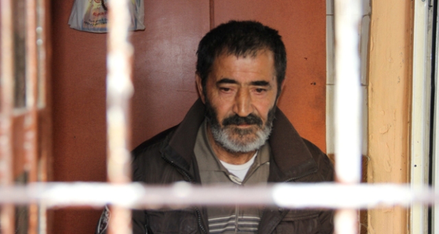 Bir metrekarelik alanında yaşam mücadelesi veriyor