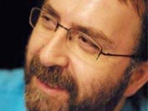 Çevik Bir, Ahmet Hakan'ı neden öptü?