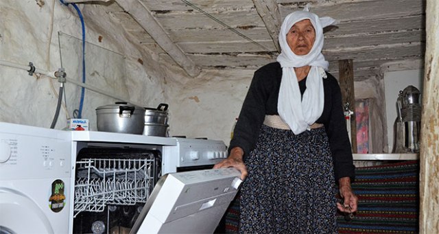 Hesna Nine'nin 90’ından sonra beyaz eşya sevinci