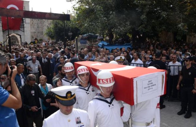 Tarsuslu şehit gözyaşları arasında son yolculuğuna uğurlandı