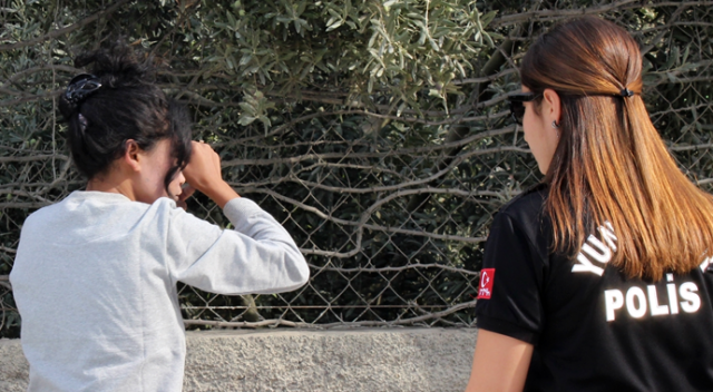 Topuz yaptığı saçına 32 paket eroin sakladı