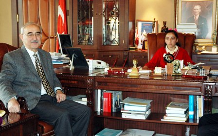 23 Nisan nedeniyle Rektörde değişti