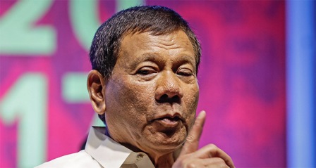 Filipinler Devlet Başkanı, Rusya’dan gelen silahları teslim aldı