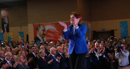 Meral Akşener’in parti tanıtımı çileye dönüştü