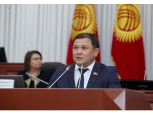 Kırgızistan'da yeni meclis başkanı seçildi