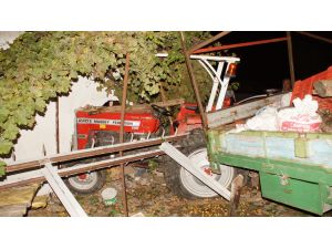 Traktör evin yatak odasına girdi: 2 yaralı