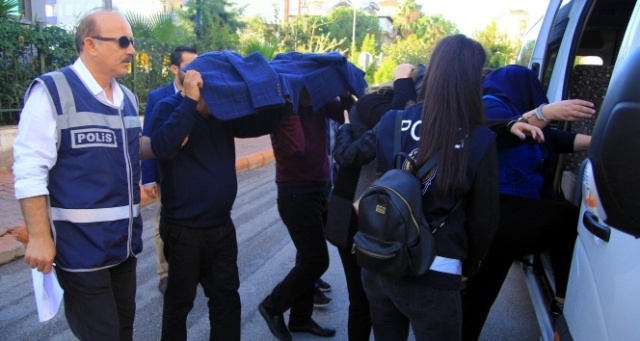 Fakir kadınları fuhşa sürükleyen 4 şüpheli adliyeye sevk edildi