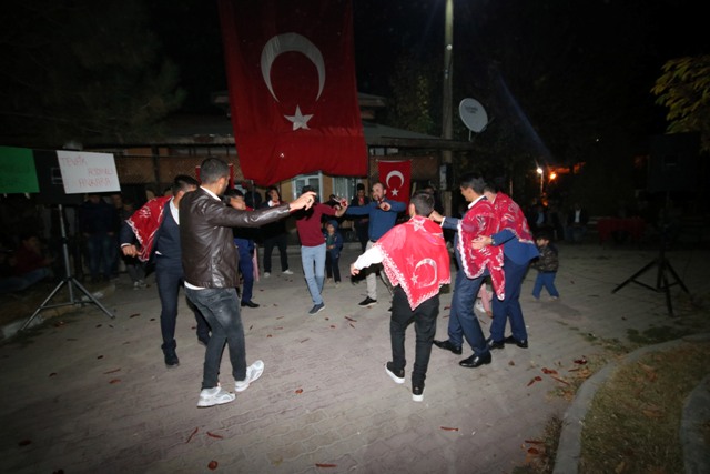 Beyşehir ilçesinde, kınalı kuzular Peygamber Ocağı’na dualarla uğurlanıyor.