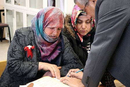 Okuma yazmayı 72 yaşında öğrendi