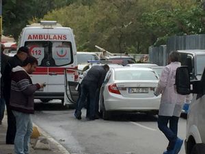 GÜNCELLEME 2 - Kadıköy'de bir kadın aracında öldürüldü