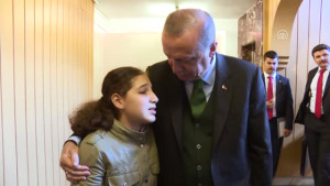 Görme Engelli Tuğçe, Erdoğan'a Sakarya Şiirini Okudu