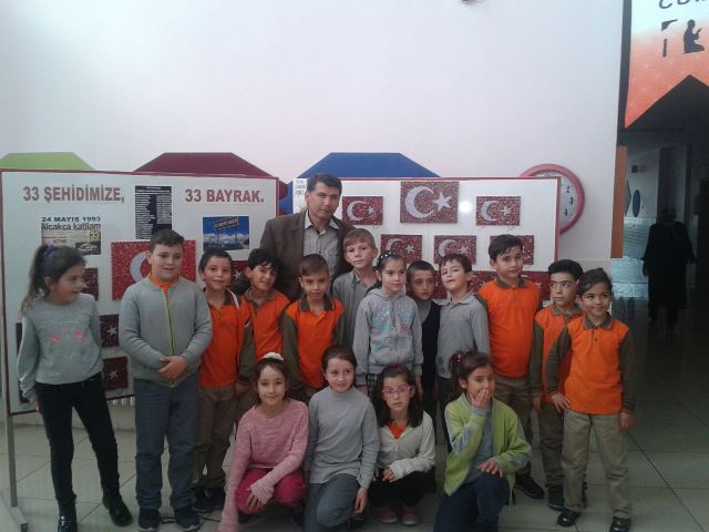 33 öğrenci 33 bayrak