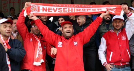 Futbol aşkı engel tanımıyor