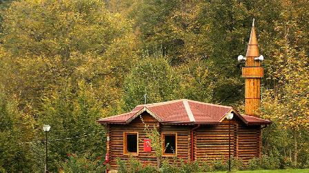 Güzeldere Yaylası'nın sonbahar güzelliği büyülüyor