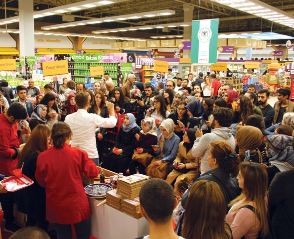 Adese,Ünlü Şef Ömür Akkor’u Ağırladı