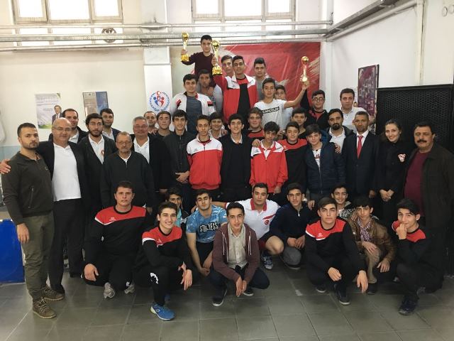 Halterler Cumhuriyet Kupası İçin Kalktı