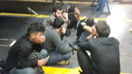 Konteynerde havasız kalan kaçaklar son anda kurtarıldı