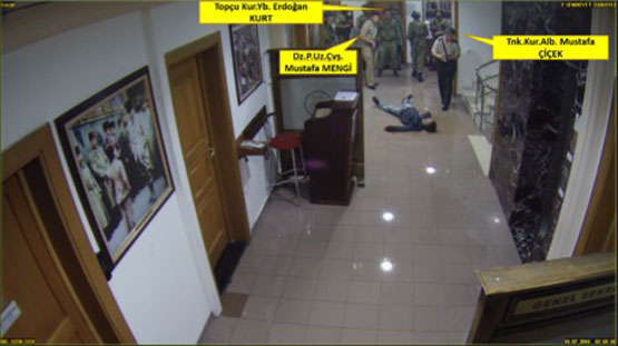 Darbeciler şehit ettikleri vatandaşın fotoğrafını çekmiş