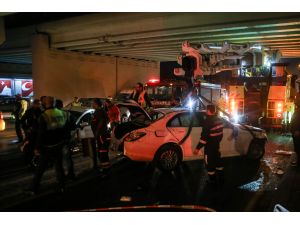 GÜNCELLEME - Kaza yapan araç metrobüs yoluna girdi