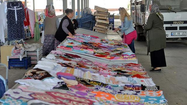 Kadınların emekleri 'Hanımeli Göz Nuru' pazarında