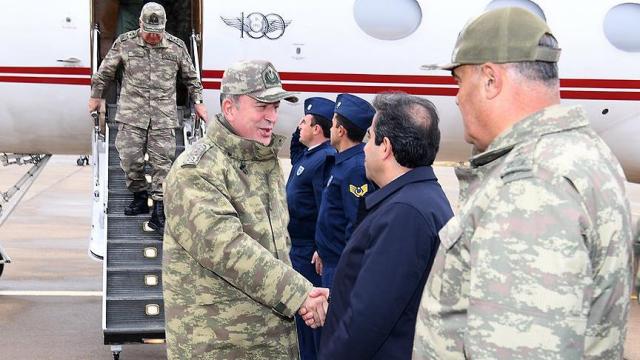 Orgeneral Akar ve kuvvet komutanları sınırda