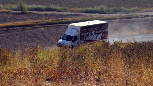 Gezici kütüphane köy çocuklarını kitapla buluşturuyor