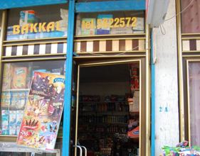 Hırsızlar bakkaldan sigara çaldı