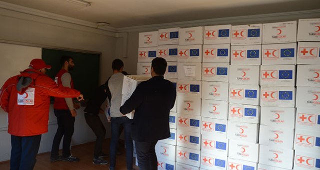 Afganlı mültecilere 2 tır dolusu yardım